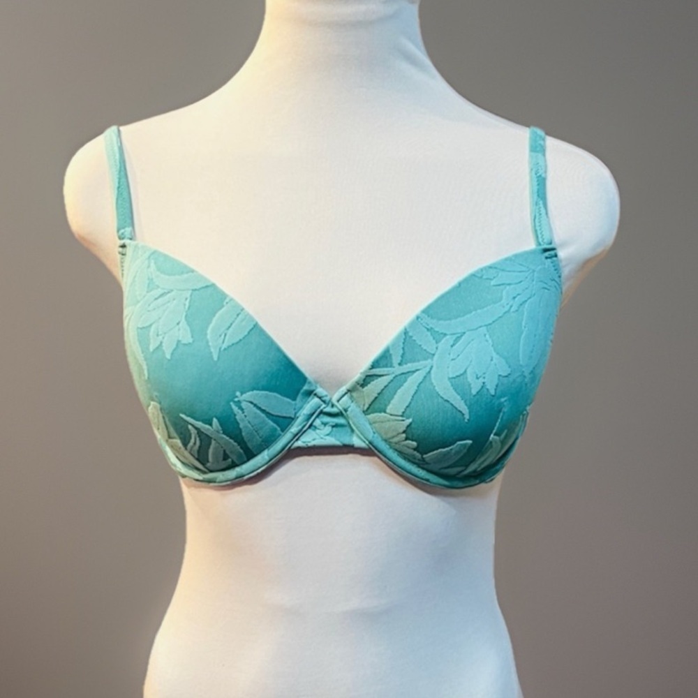 Shade and short size 34D padded underwire bathing suit bra top